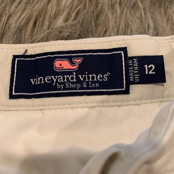 Vineyard Vines 12 light khaki shorts - Picture 2 of 5
